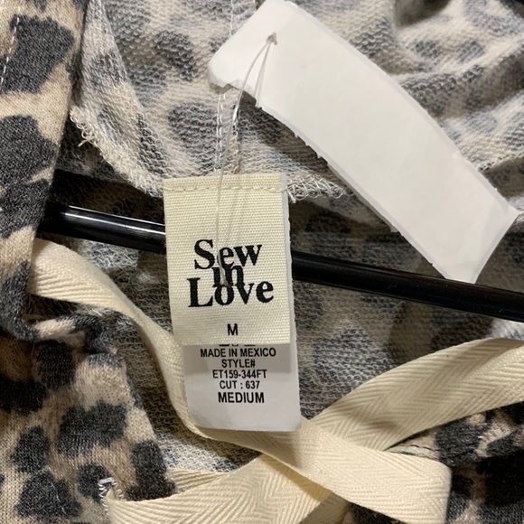 🌟🌟Discounted🌟🌟 NWT Leopard print hoodie, medium - Picture 3 of 3